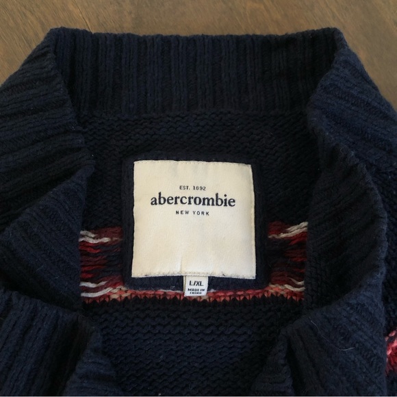 Warm and Cozy Nordic Knit Blanket Cardigan - Picture 5 of 10